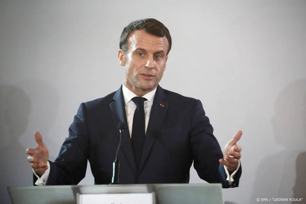 macron roept op tijdens kerst niet te staken1576982421