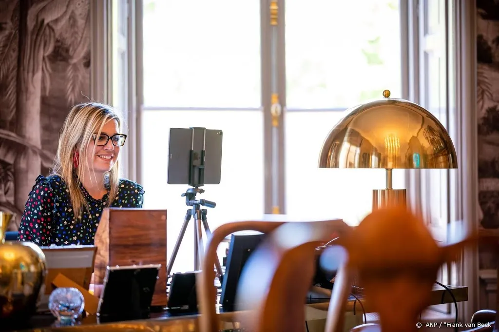 maxima verrast jeroen van der boom tijdens videosessie1587991931