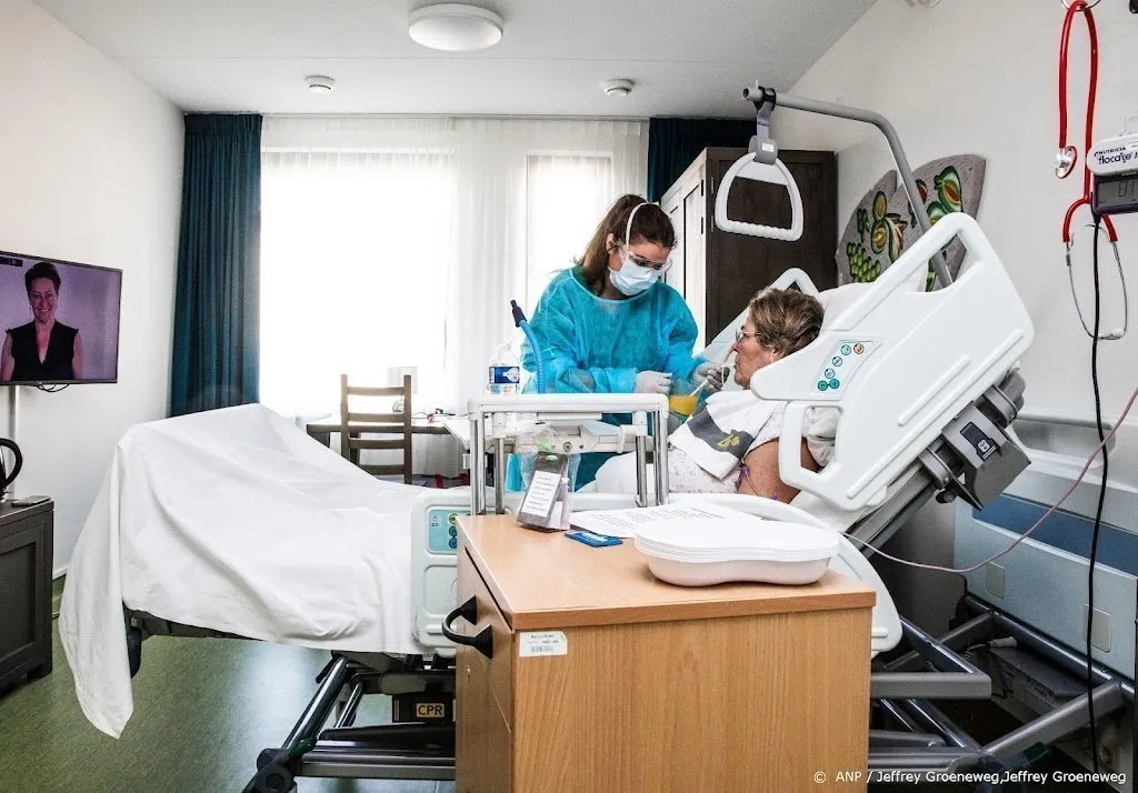 meer coronapatienten op verpleegafdelingen van ziekenhuizen1655470351