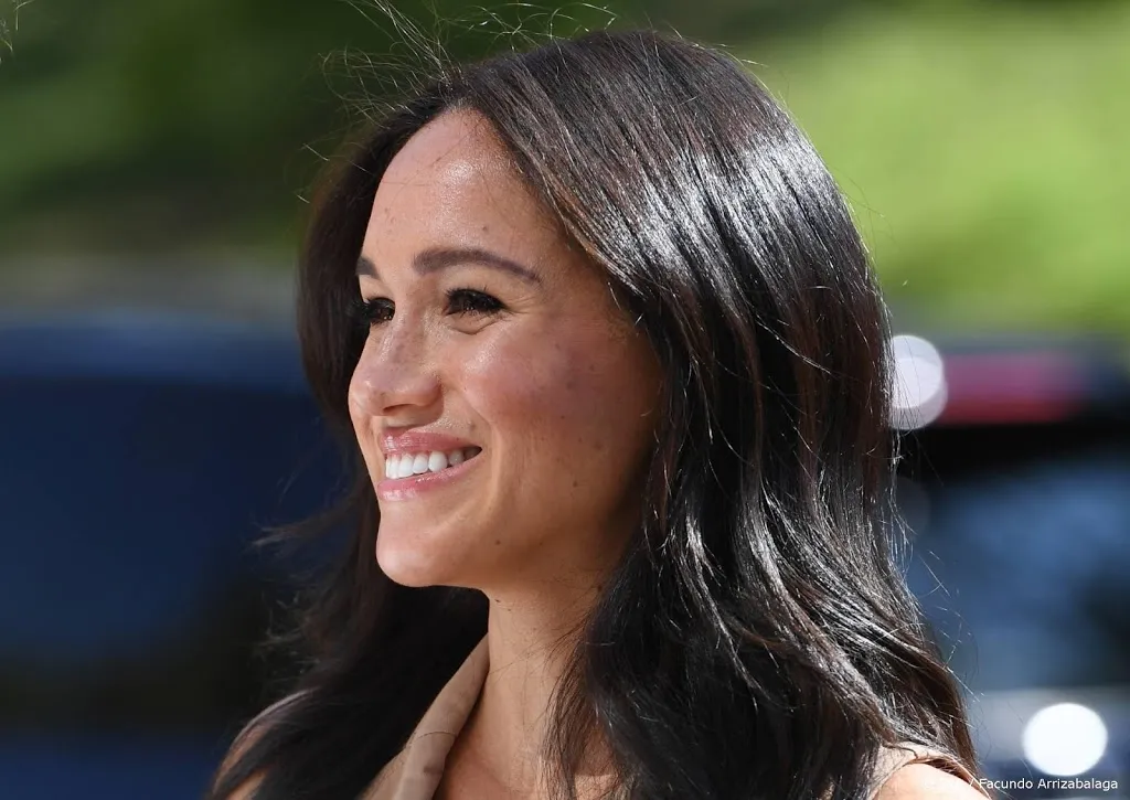 meghan net zo slecht behandeld als prinses diana1605579612