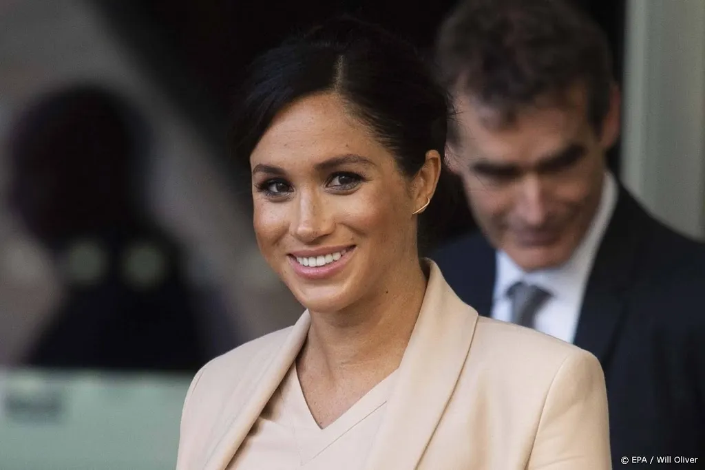 meghan sprak met koningin elizabeth voor uitvaart prins philip1619063551