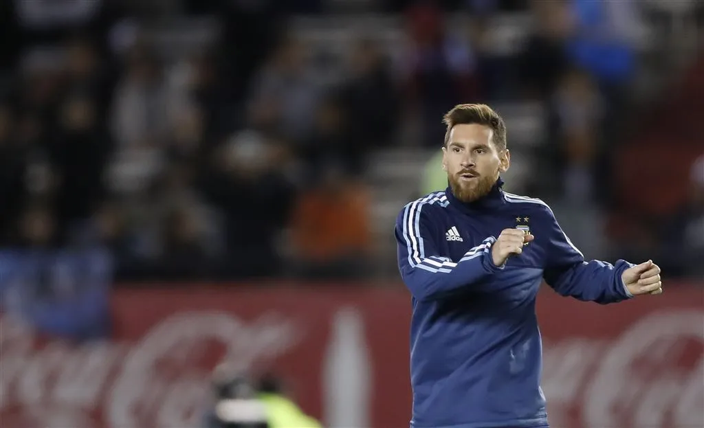 messi leidt argentinie met hattrick naar wk1507685295