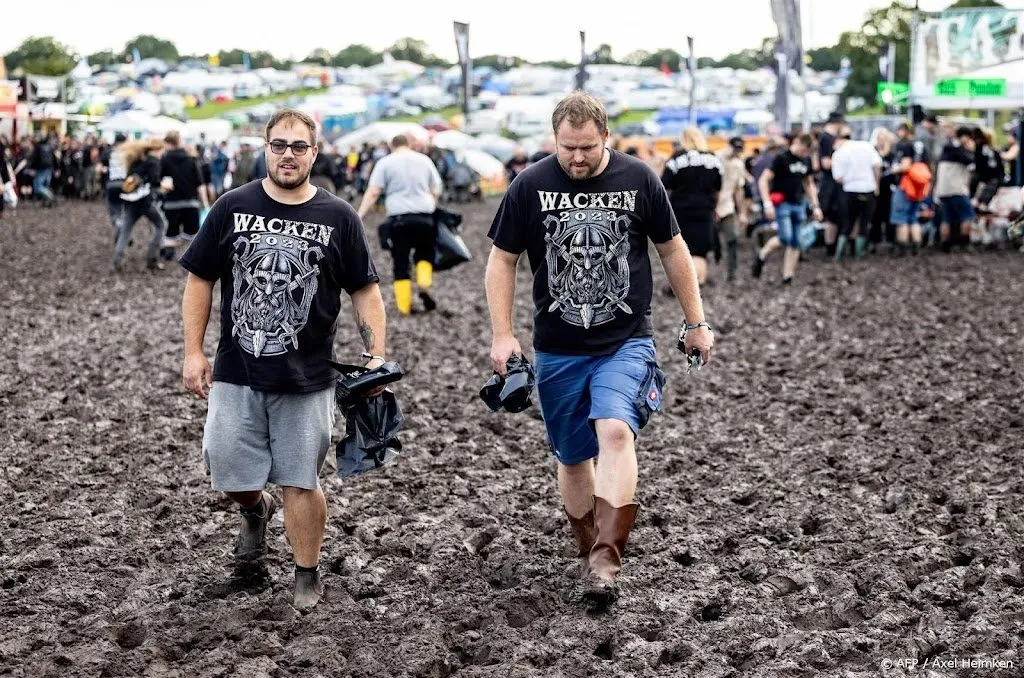 metalfestival wacken laat geen bezoekers meer toe om hevige regen1690962771
