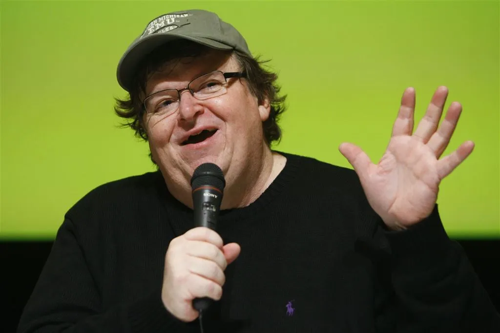 michael moore met show over trump op broadway1493686815