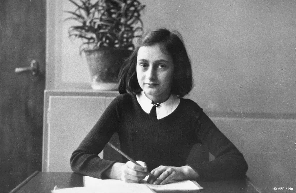 muurschildering anne frank in milaan vernield en beklad1700396207