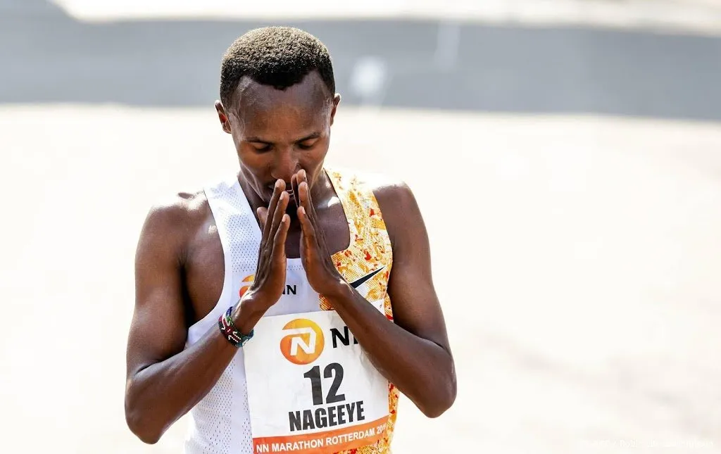 nageeye wint zilver in olympische marathon kipchoge pakt goud1628382013