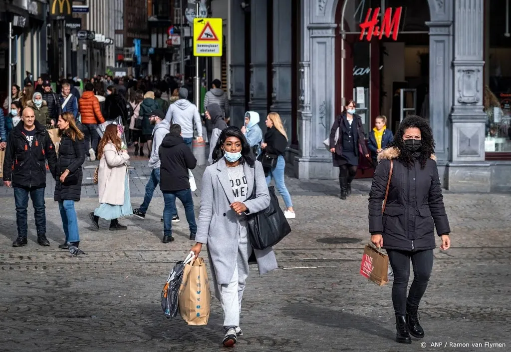 nederlanders blijven minder thuis dan tijdens eerste virusgolf1604989924