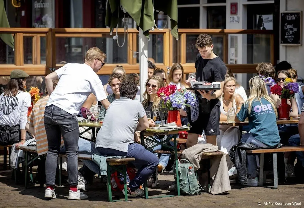 nederlanders geven meer uit in horeca dan voor corona1661927054