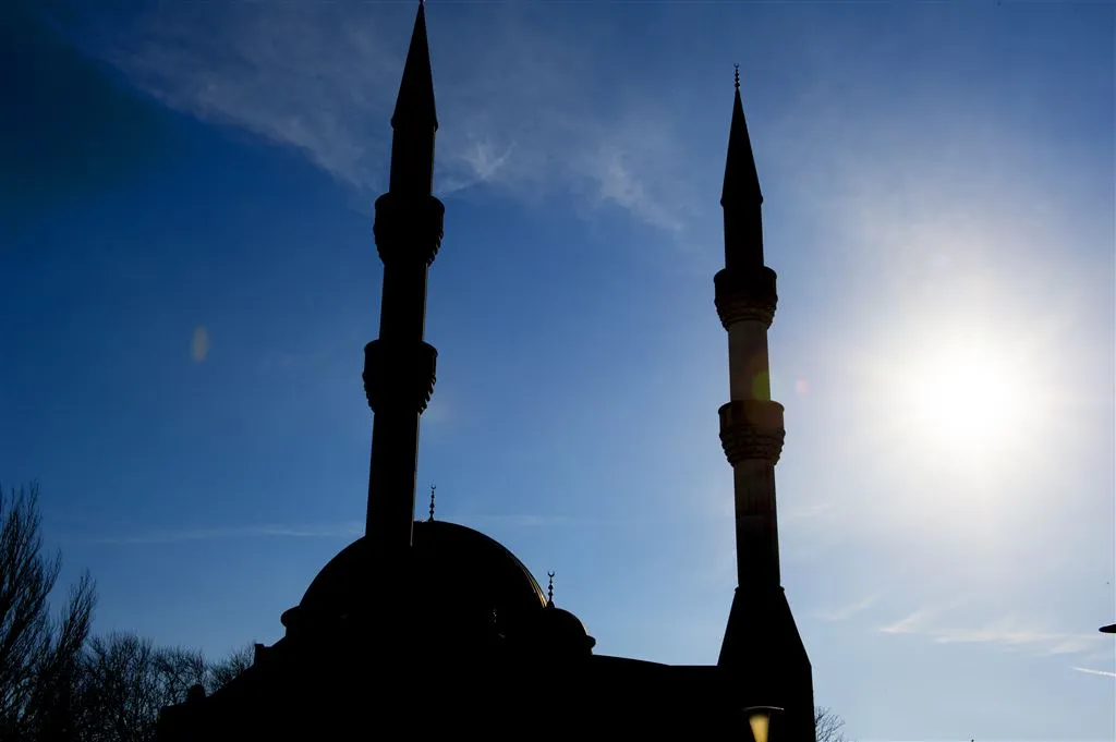 nederlandse moslims veroordelen aanslagen1447495928