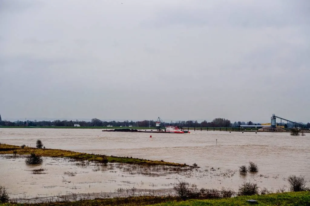 nieuwe hoogwatergolf op grote rivieren1516617611