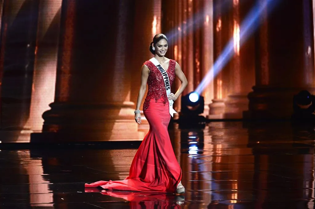 nieuwe miss universe komt uit filipijnen1450676441