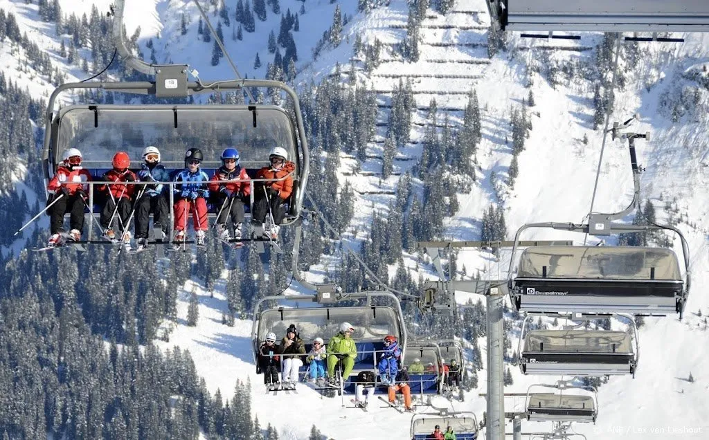 nog een corona uitbraak ontdekt onder skileraren in tirol1641221345