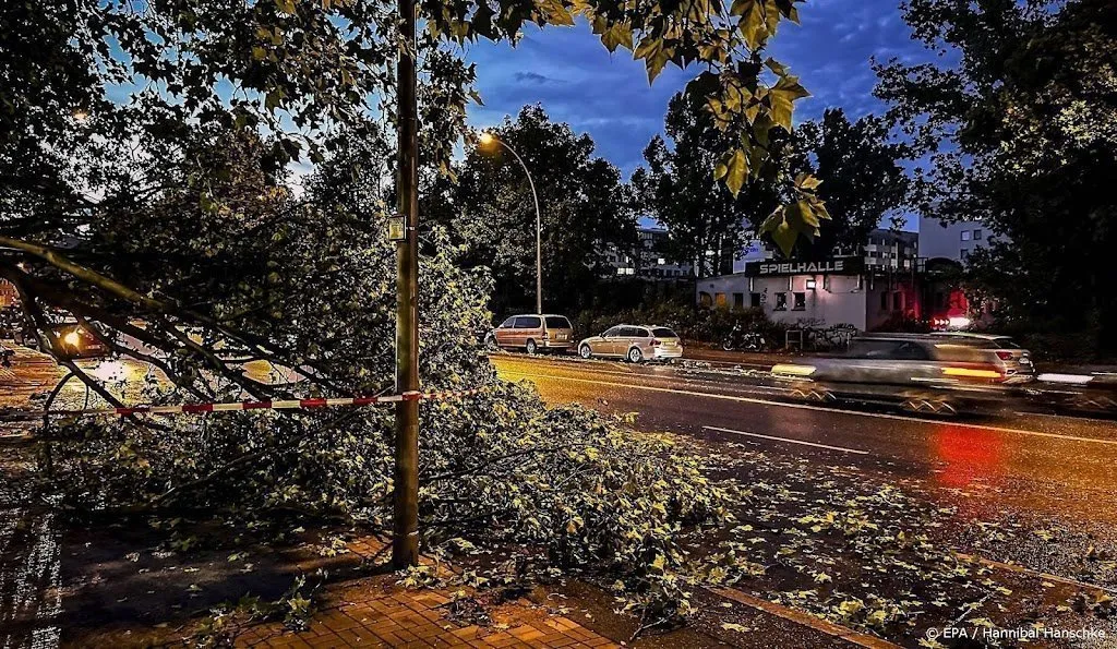 noodweer trekt spoor van verwoesting in het oosten van duitsland1692197834