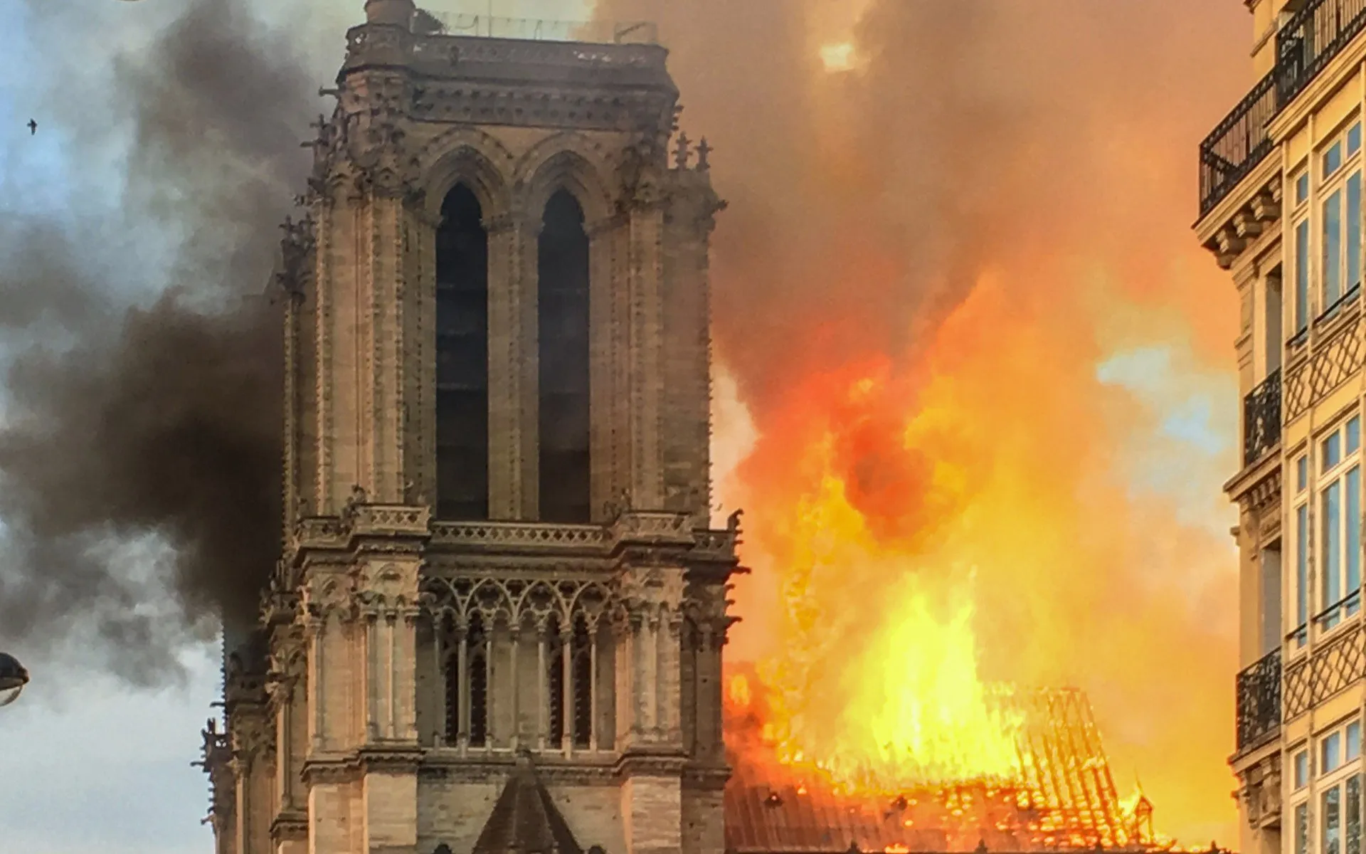 notre dame paris cathedrale feu monument