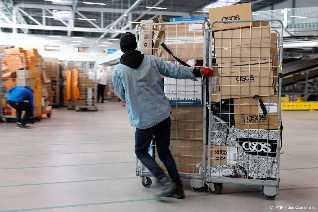 onderzoek nederlanders bezuinigen op spullen via het internet1695870555