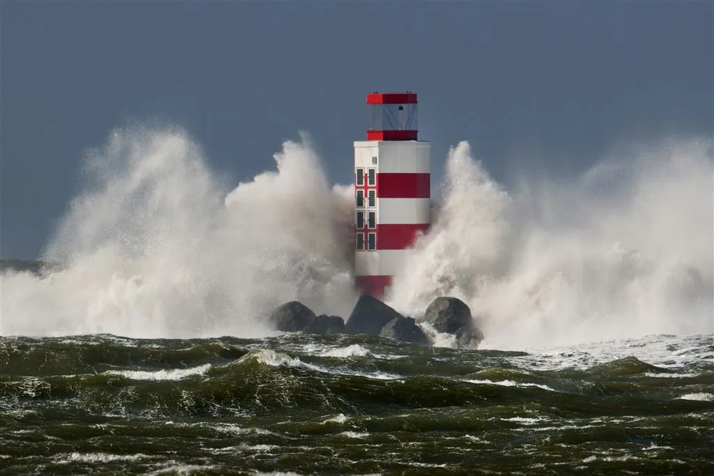 onstuimige zaterdag op komst1437640092