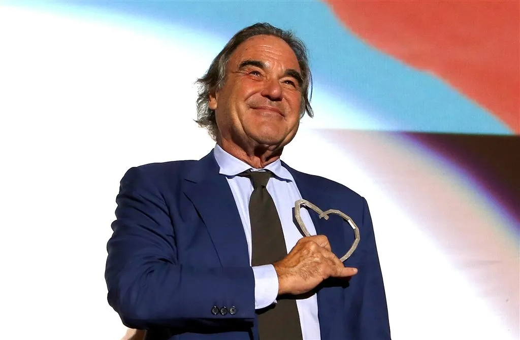 ook oliver stone beschuldigd van aanranding1507907763