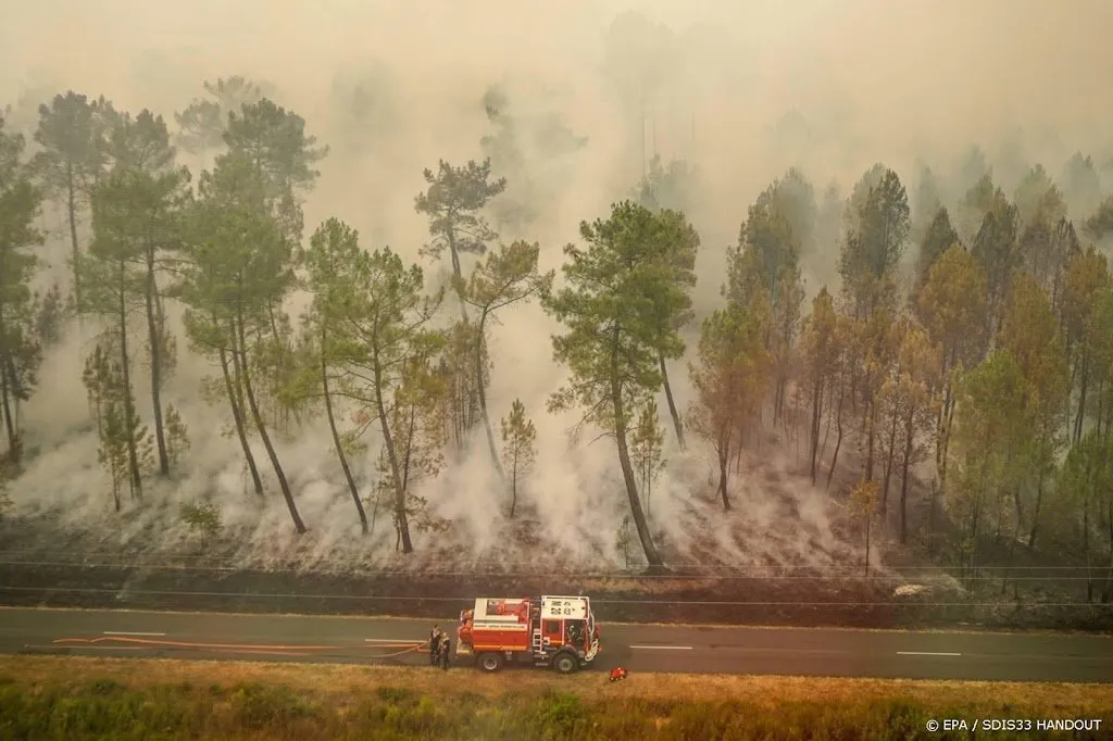 opnieuw evacuaties vanwege bosbrand in zuiden frankrijk1660468603