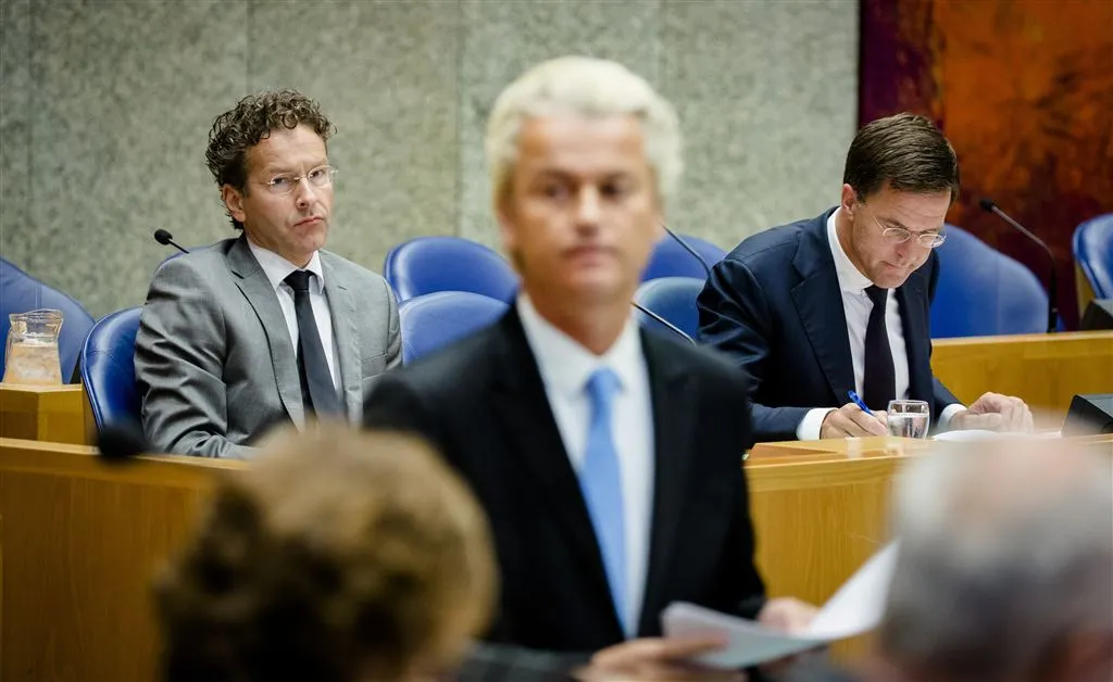 oppositie valt rutte hard aan1439989931