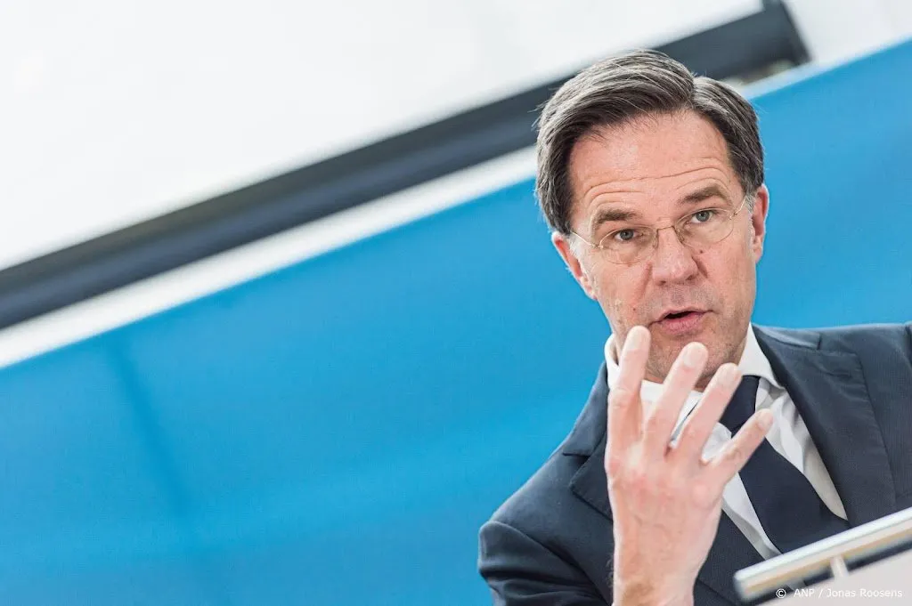 oproep rutte laten we weer naast elkaar gaan staan1645416507