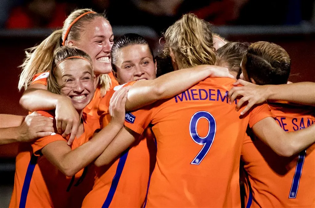 oranje met derde zege naar kwartfinales ek1500929774