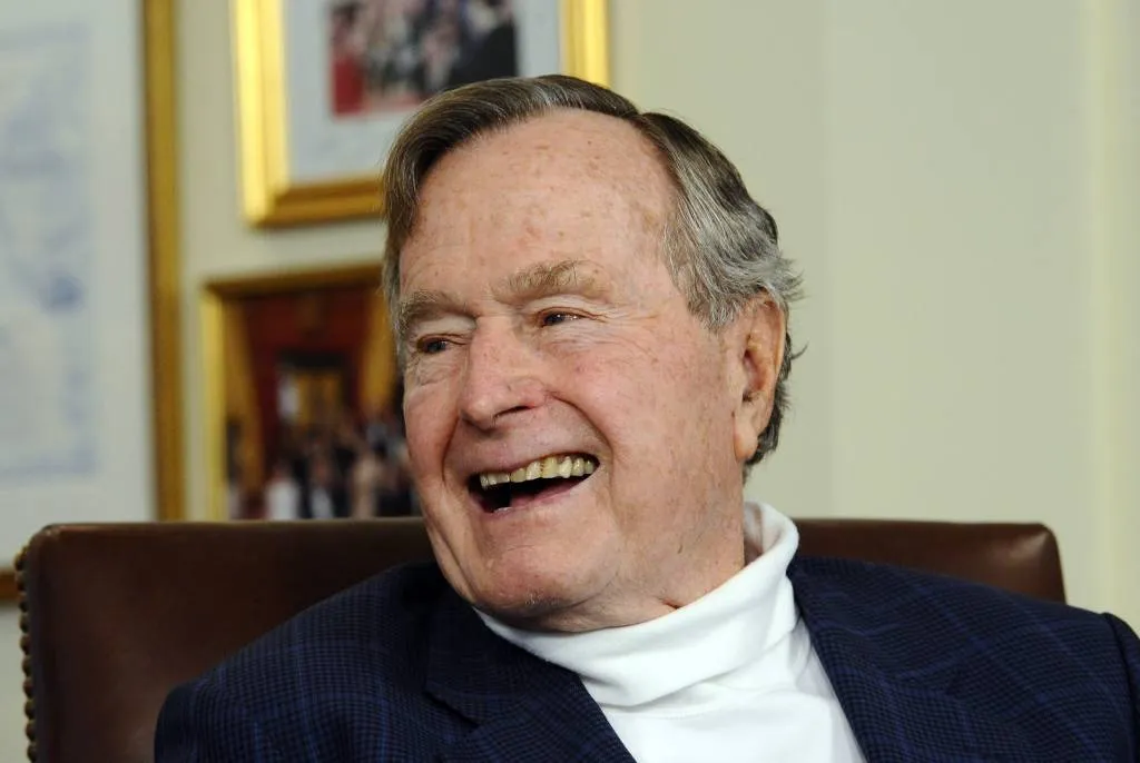 oud president george h w bush in ziekenhuis1524528976