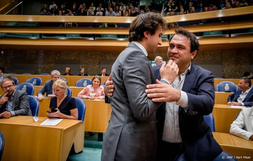 ozdil parodieert tekst klaver bij afscheid1559661374