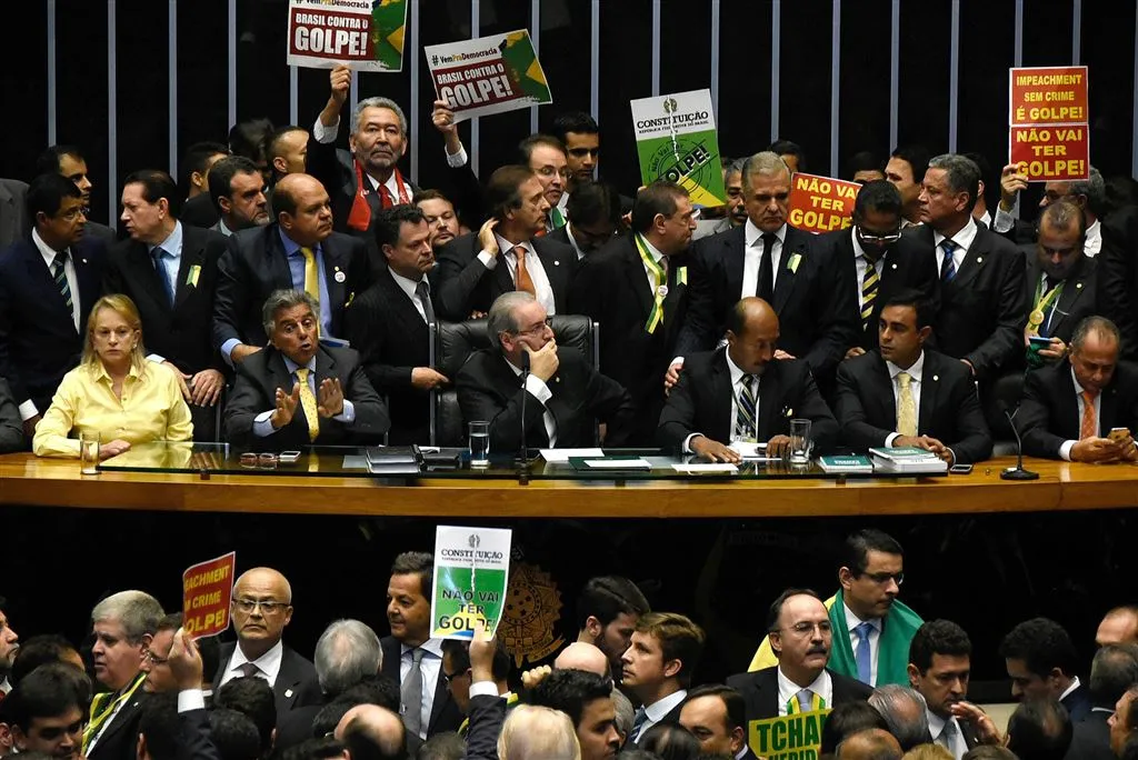 parlement stemt voor afzetting rousseff1460953468