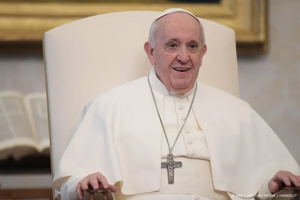 paus benoemt eerste vrouw op belangrijke post1612642572