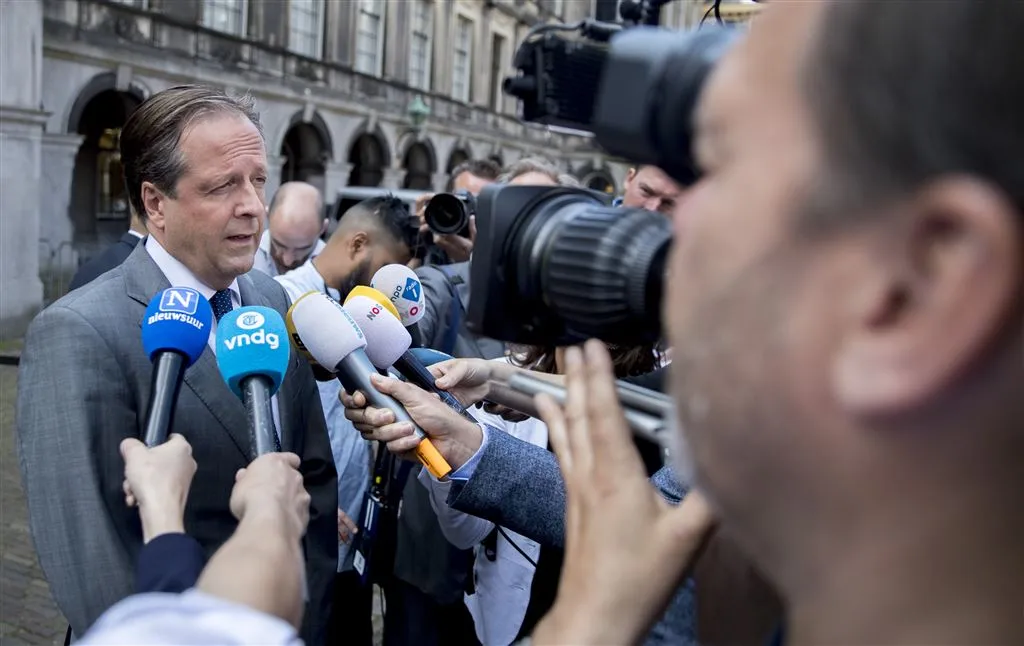 pechtold wil sp en pvda aan boord1495449869