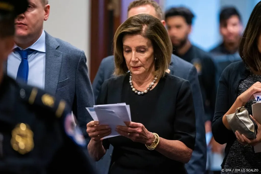 pelosi laat speech achter in vliegtuig1569464896