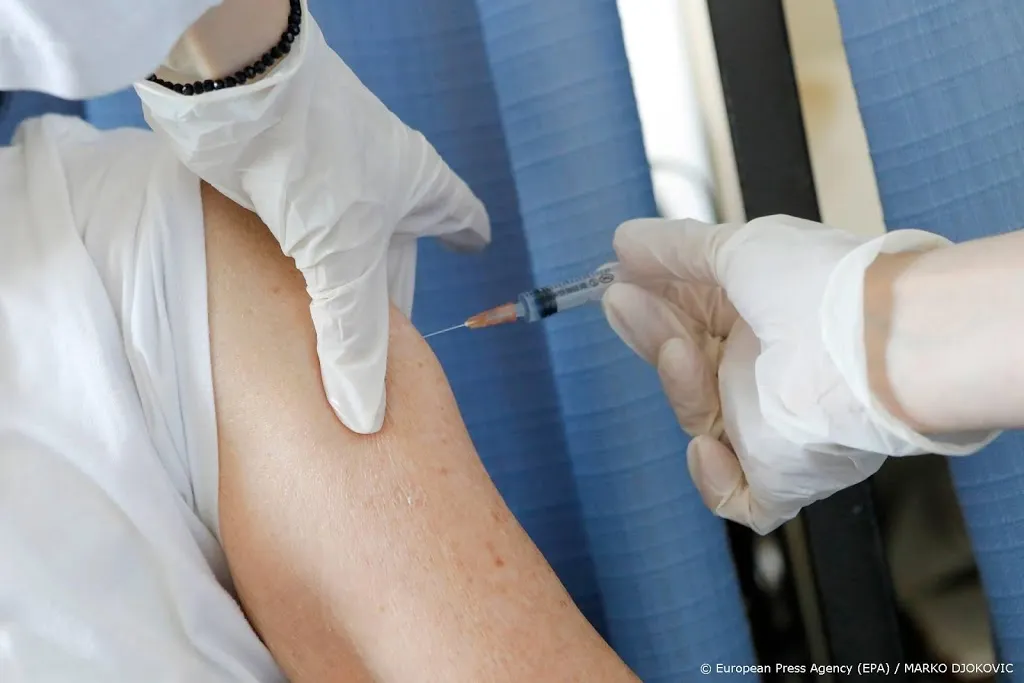 pfizer levert eerst wat minder en daarna juist meer vaccins1610725211