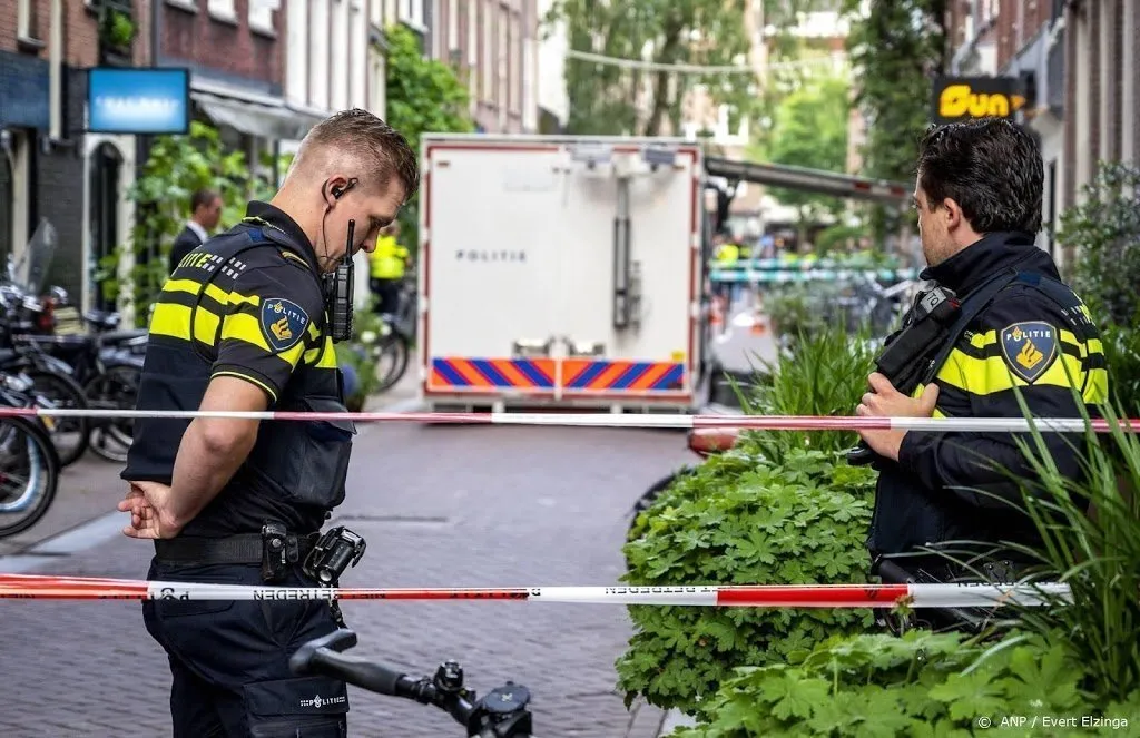 politie amsterdam vraagt geenstijl beelden de vries weg te halen1625657326