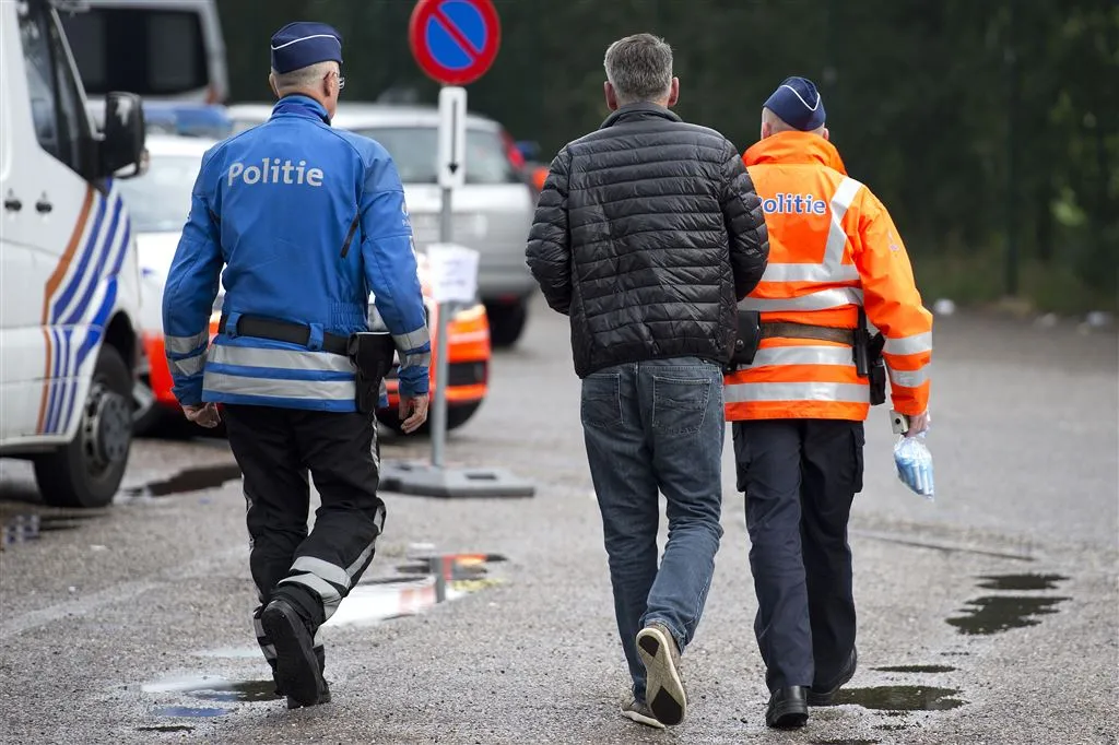 politie belgie pakt 352 migranten op1444278031