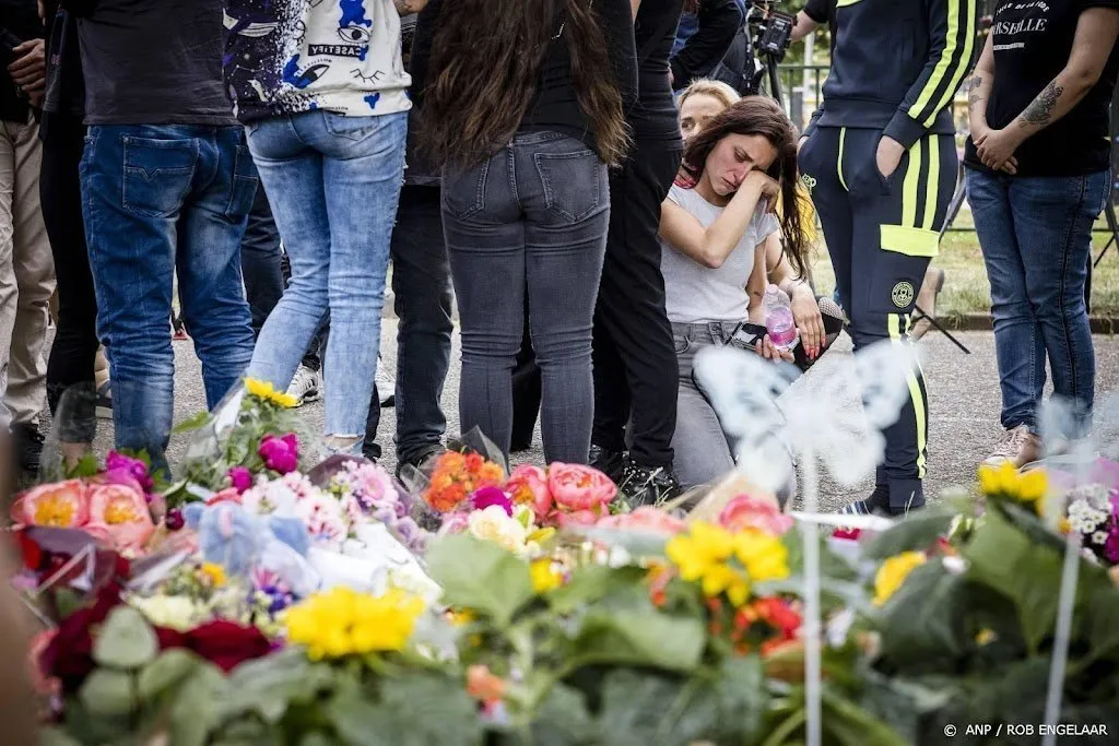 politie doorzoekt woning verdachte bloemen bij vindplaats gino1654425377