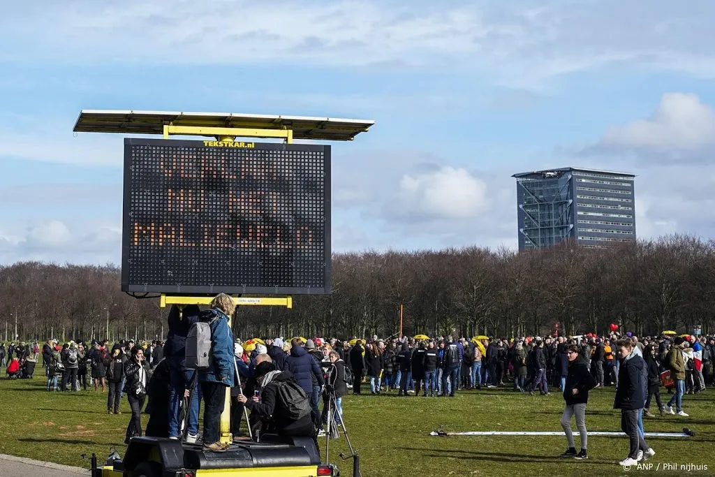 politie ontbindt demonstratie op malieveld1615733294