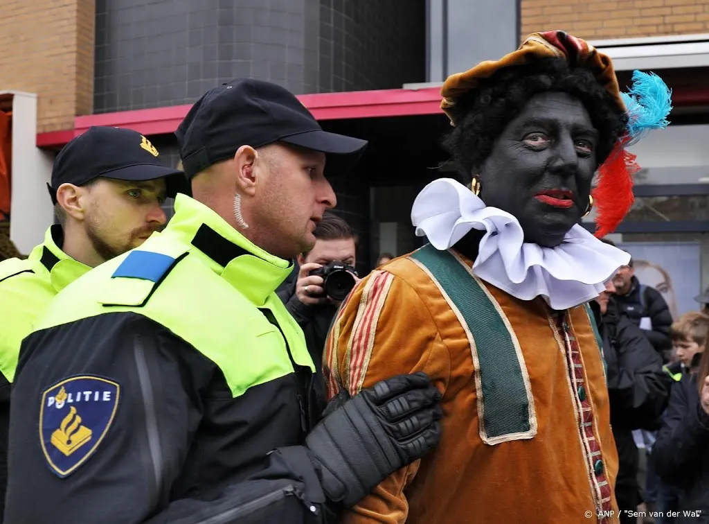 politie pakt pegida voorman in apeldoorn op1573904898