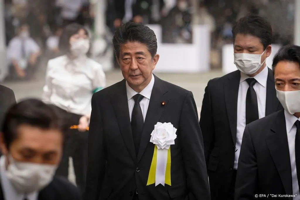 premier japan herdenkt doden woii met offer aan omstreden tempel1597461861