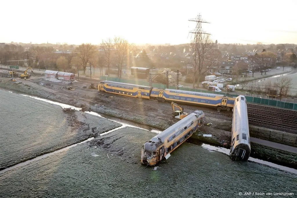 prorail kraan te snel op of bij spoor goederentrein voorschoten1680881069