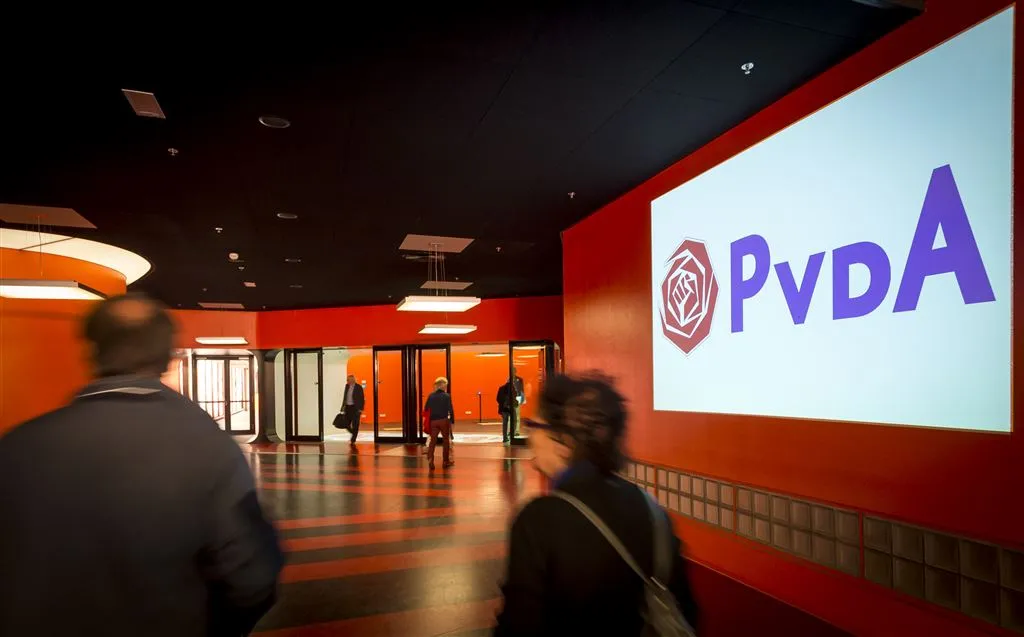 pvda monasch trok zichzelf terug1478510899