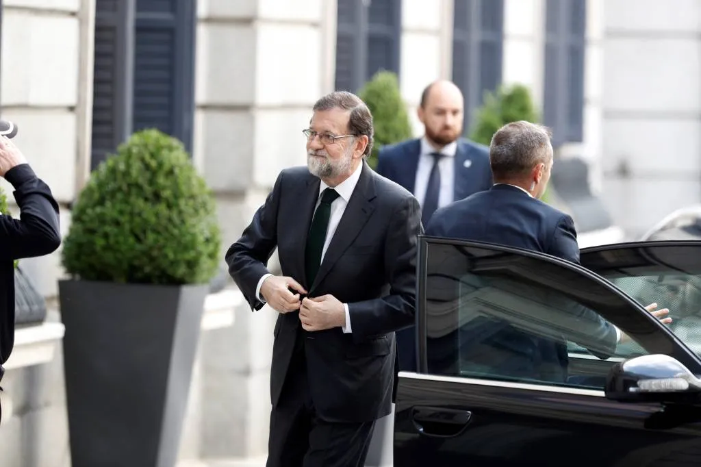 rajoy neemt al afscheid1527845529