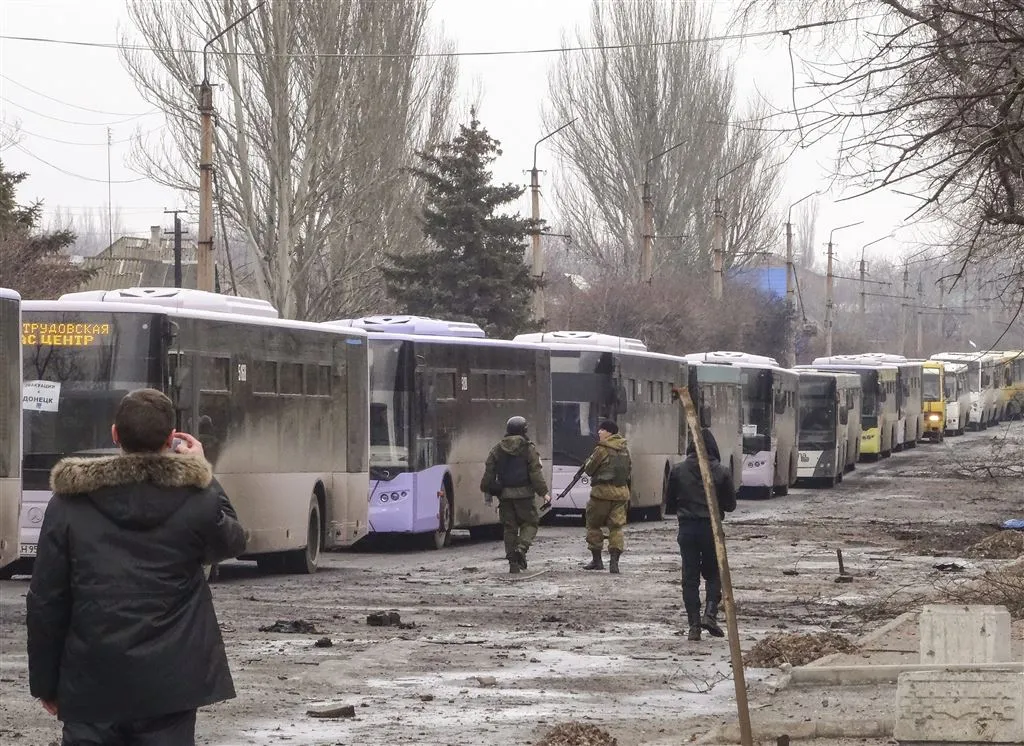 rebellen zeggen debaltseve binnen te trekken1424169615