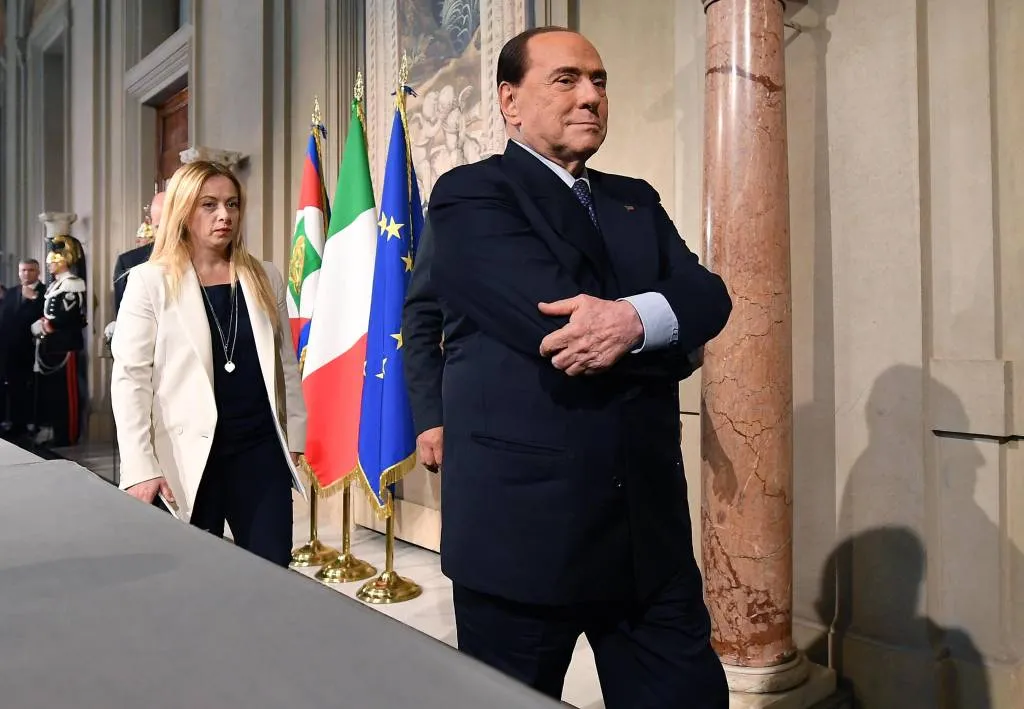 rechter in milaan rehabiliteert berlusconi1526134573