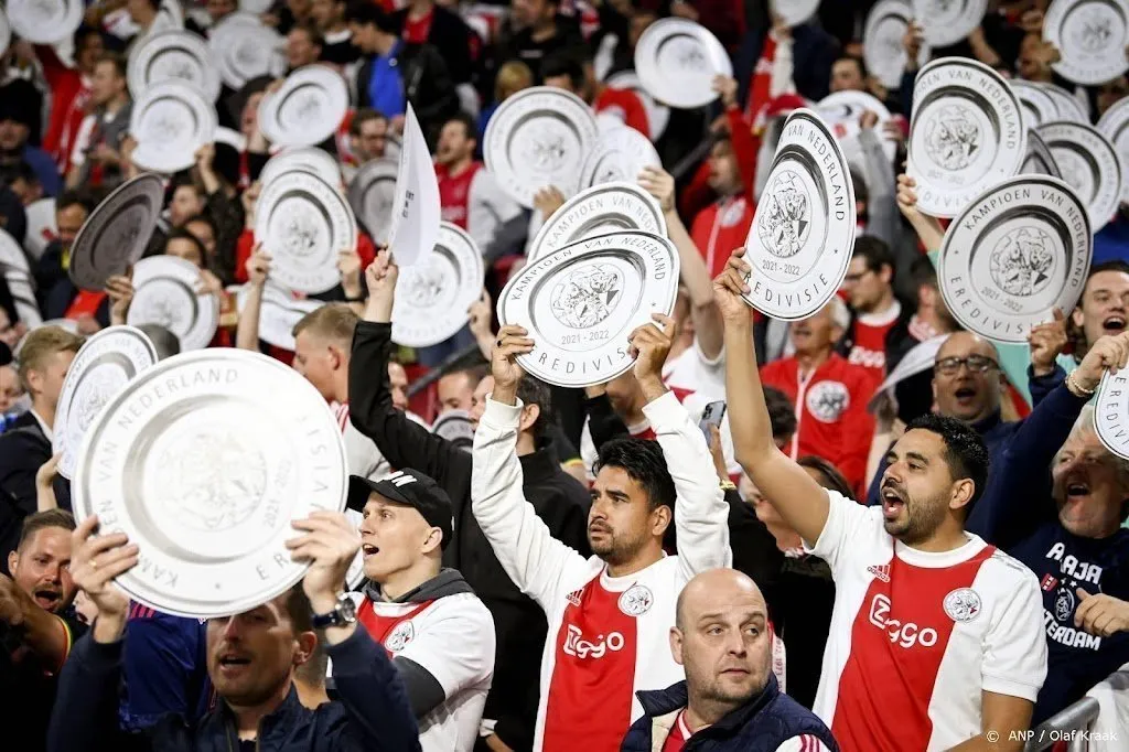 recordkampioen ajax viert voor eigen publiek 36e landstitel1652299487