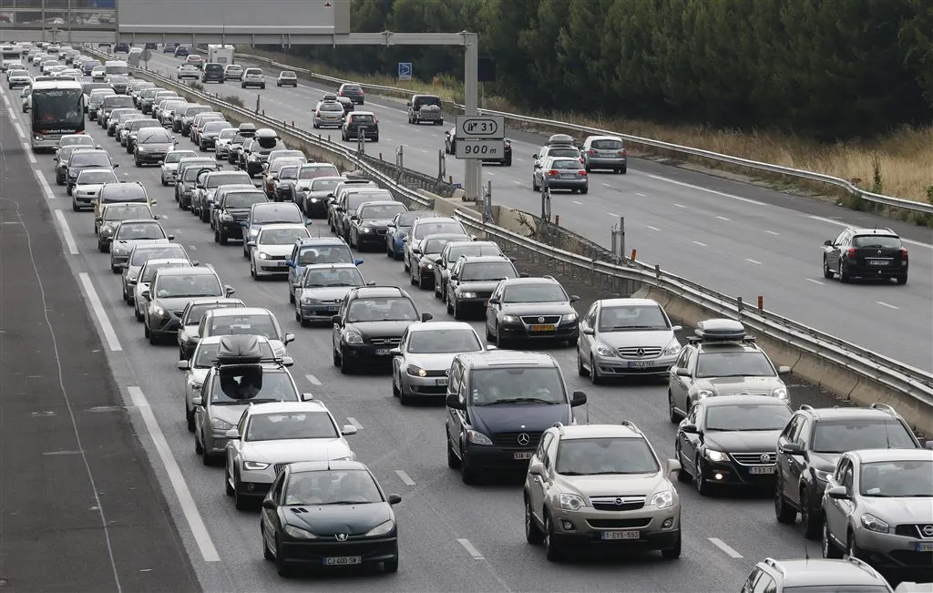 regen leidt tot filerecord frankrijk1439033538