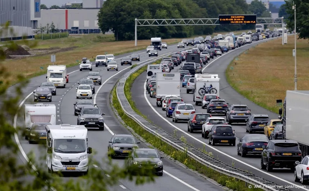 rijkswaterstaat houd maandag rekening met extra reistijd1656861133