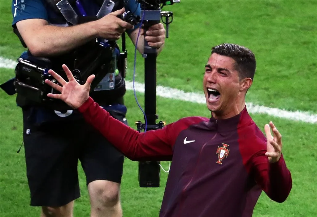 ronaldo koestert uniek succes met portugal1468213608