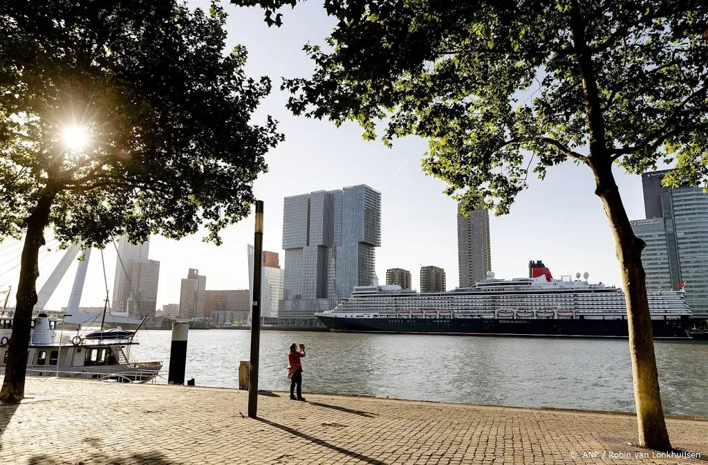 rotterdam streeft amsterdam economisch voorbij1612446010