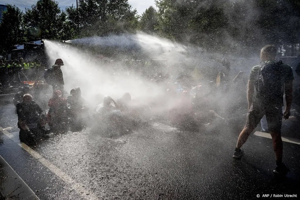 ruim 650 arrestaties bij achtste klimaatblokkade a12 den haag1694873562