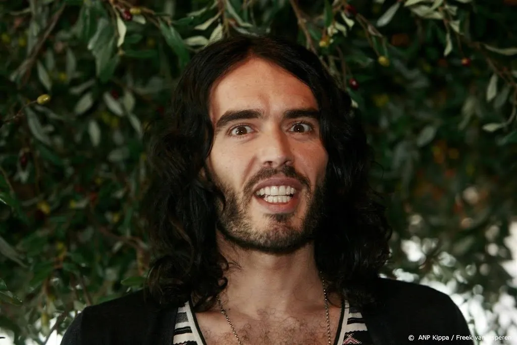 russell brand doorbreekt stilzwijgen sinds beschuldigingen1695421525